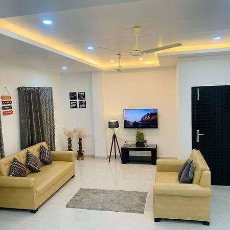 Апартаменты White Orchid, Unique & Stylish, Executive 2Bhk. Гувахати Экстерьер фото