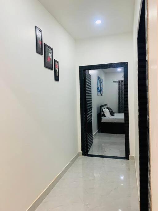 Апартаменты White Orchid, Unique & Stylish, Executive 2Bhk. Гувахати Экстерьер фото